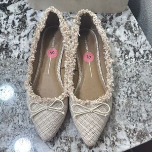 NWOT Report Cream Quilted Flats with Pointed Toe